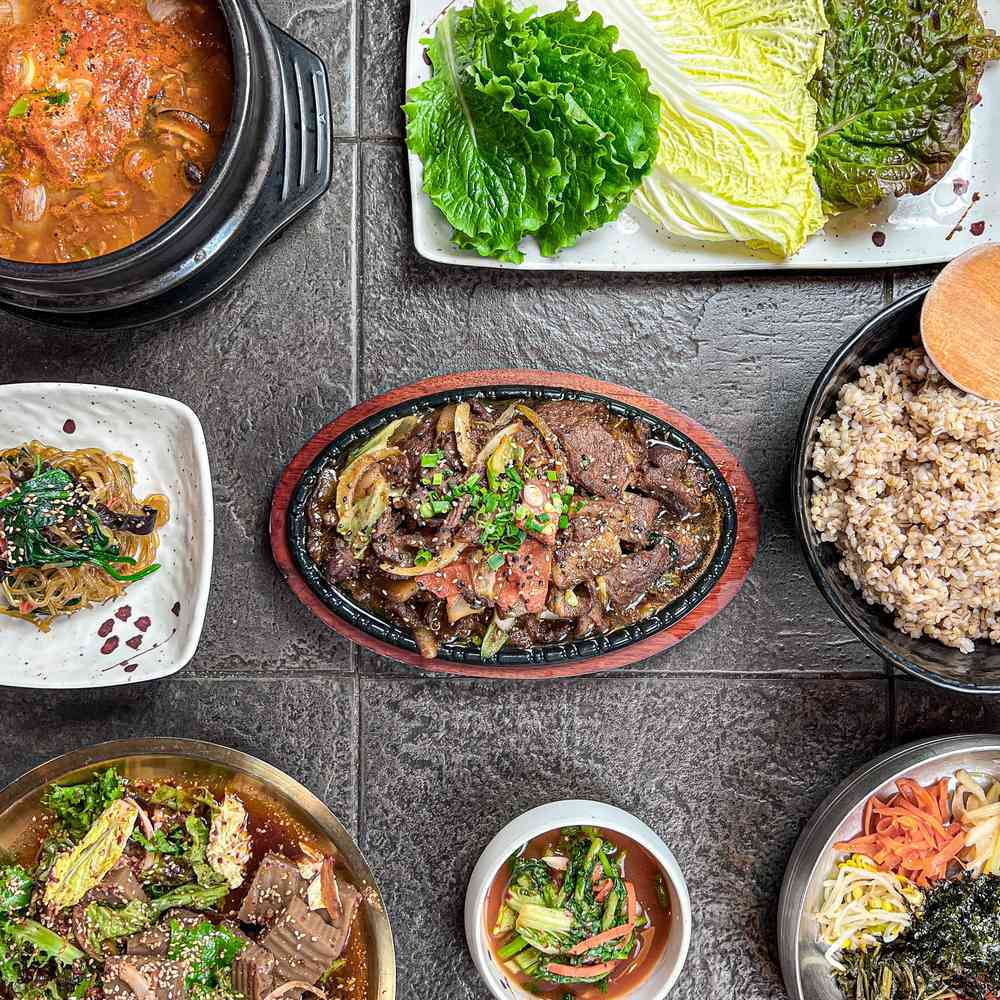 한아름보리밥 세종본점 내부